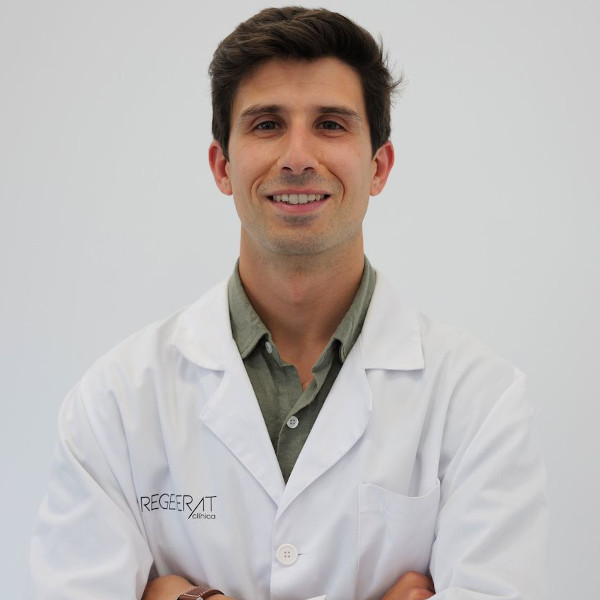 Dr. Carlos Mairal, an orthopedic surgeon specializing in sports injuries and ultrasound in Elche